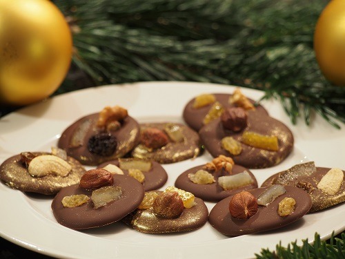 Mendiants chocolat fruits secs, fruits à coque, Recette Noël