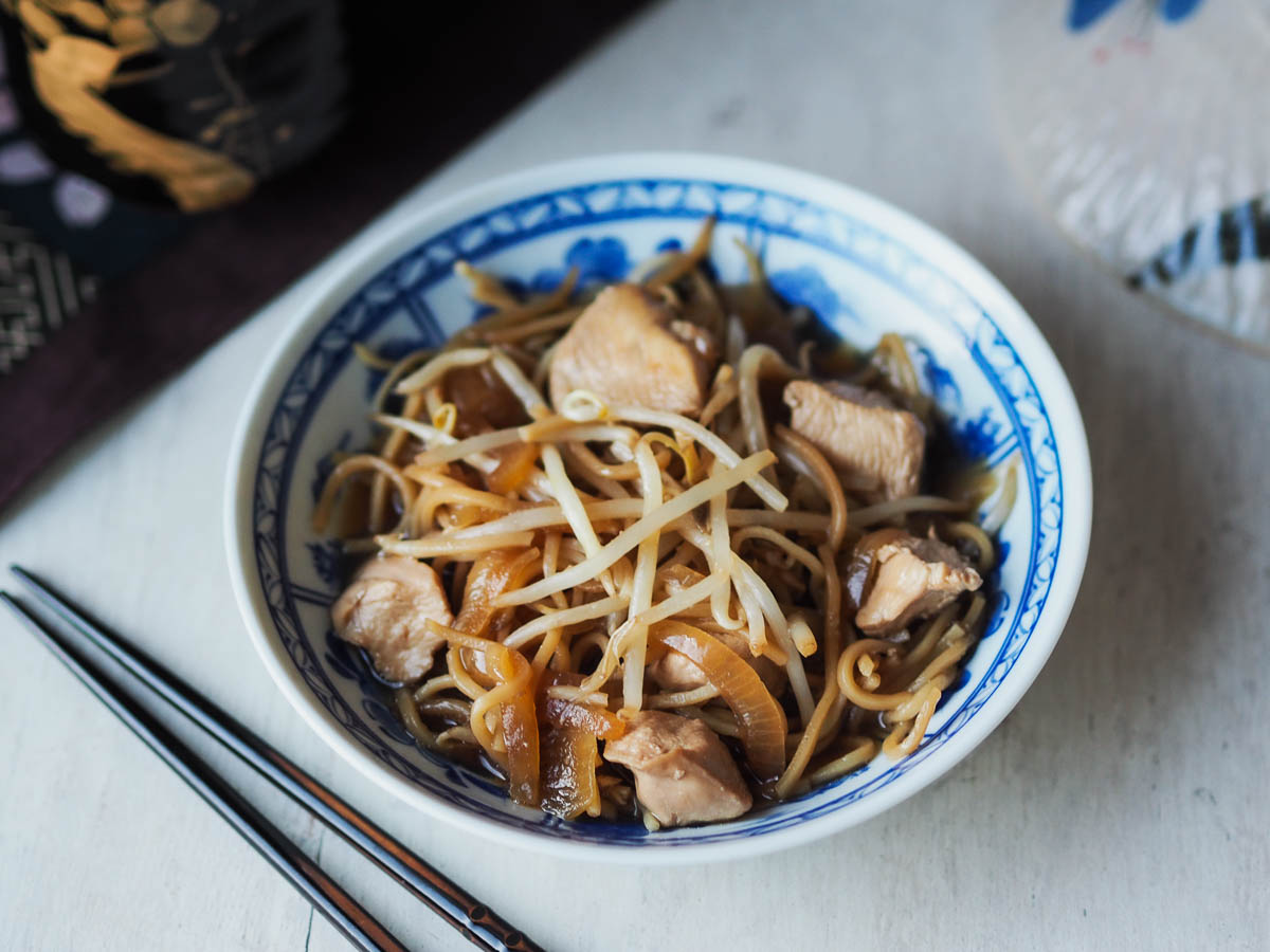 émincé de poulet sauce et pousses de soja