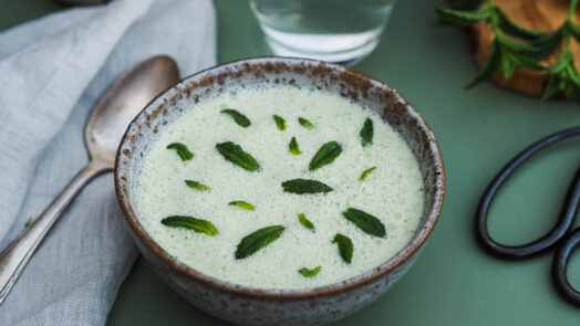gaspacho vert Soupe froide concombre et menthe