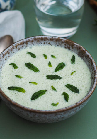 Gaspacho vert au concombre à la menthe